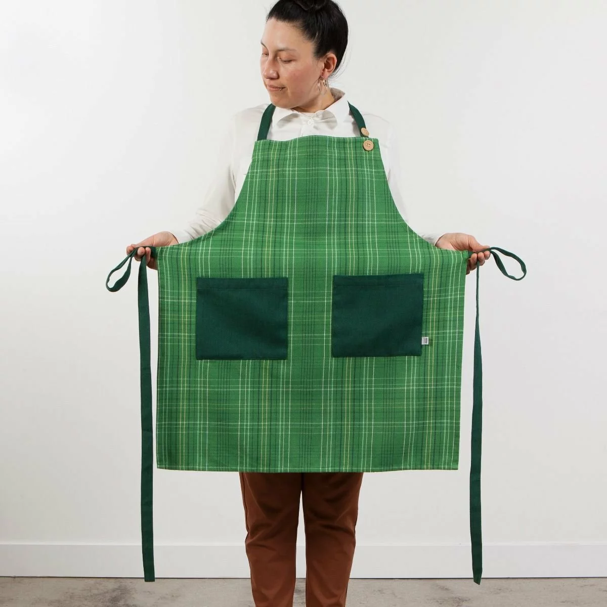Danica Brands Now Designs By Danica Spruce Apron | Woods Plaid 5 Danica Brands Now Designs By Danica Spruce Apron | Woods Plaid - Image 3