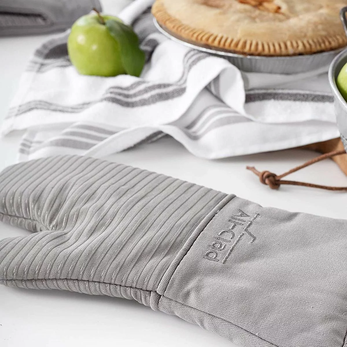 All-Clad Silicone Oven Mitt | Titanium 5 All-Clad Silicone Oven Mitt | Titanium - Image 3