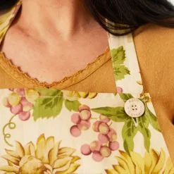 April Cornell Primavera Chef Apron | Natural -Dinnerware Shop appriq natural april cornell apron 2