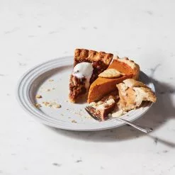 Le Creuset 8.5" Salad Plates - Set Of 4 | White -Dinnerware Shop rs10581 lca 2019 holiday fp dessertplatediptych ret