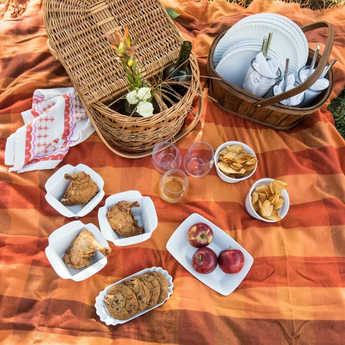 Fortessa Street Eats Melamine Hot Dog Plate | White 5 Fortessa Street Eats Melamine Hot Dog Plate | White - Image 3